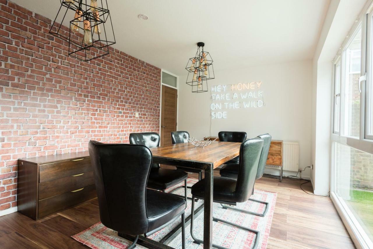 شقة The Century Chalet - Contemporary 2Bdr Townhouse With Parking أكسفورد المظهر الخارجي الصورة