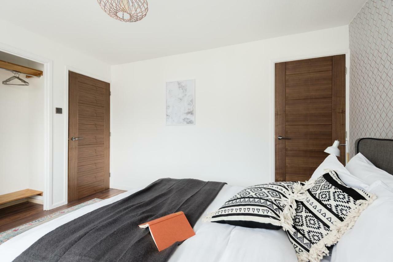 شقة The Century Chalet - Contemporary 2Bdr Townhouse With Parking أكسفورد المظهر الخارجي الصورة